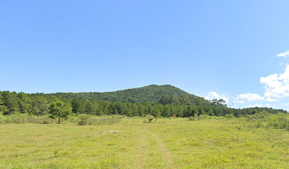 Parque Cultural do Antigo Campo de Aviação, local ideal para aulas práticas de voo seguro com drones em Santa Catarina.