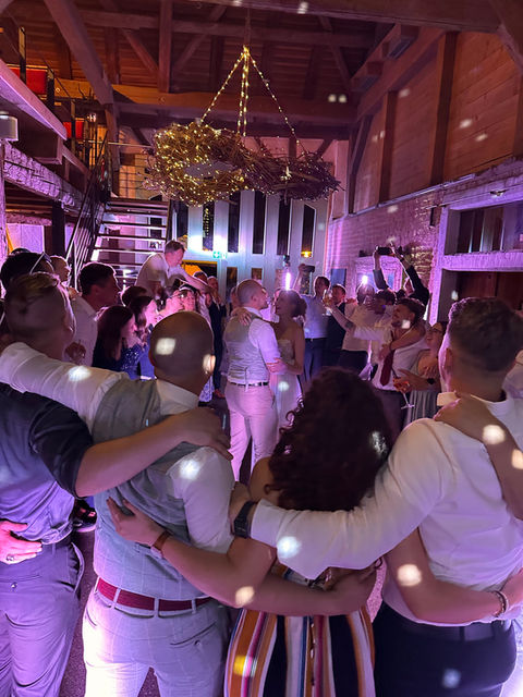 DJ-Pult von DJ Delta während einer Hochzeit in Karlsruhe im Einsatz.