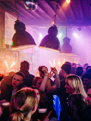 Feest bij Café Nassau Breda
