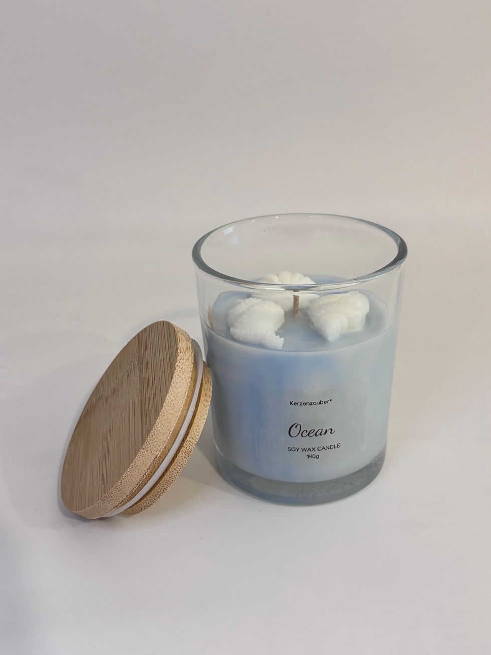 Miniaturbild: Blaue Duftkerze "Ocean" im Glas mit Holzdeckel