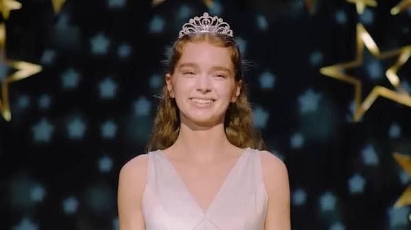 Carrie Screecap prom queen