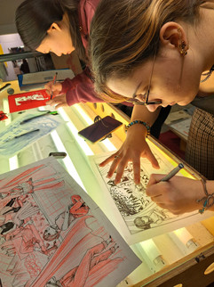 étudiants de Licence arts plastiques création sur table lumineuse de sérigraphie