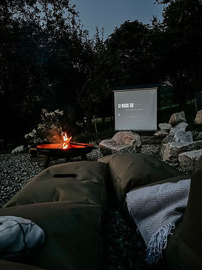 venkovní kino v přírodě