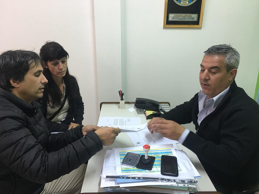 Ana Carolina Crosa y Alejandro Gorrini junto a Gustavo Lavezzi