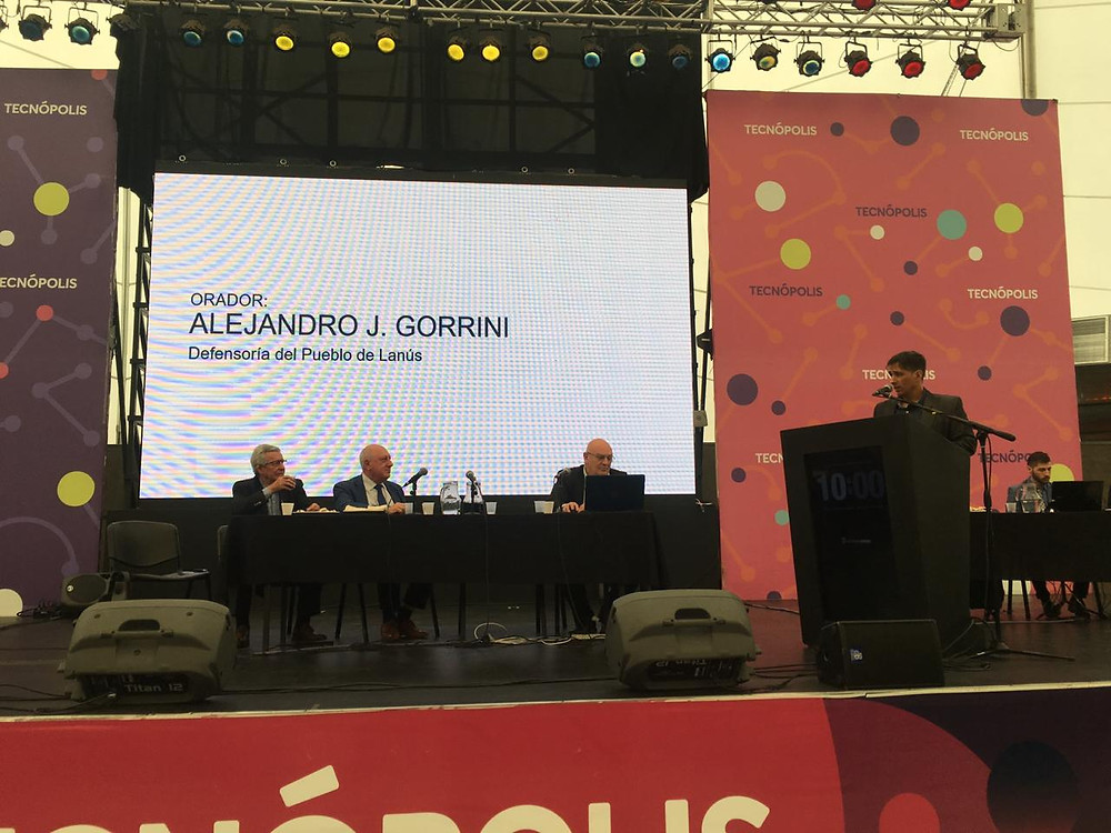El Defensor del Pueblo de Lanús, el Dr. Alejandro Gorrini, expone su posición frente a los aumentos de tarifas en los servicios públicos durante la Audiencia Pública (15/11/2018)