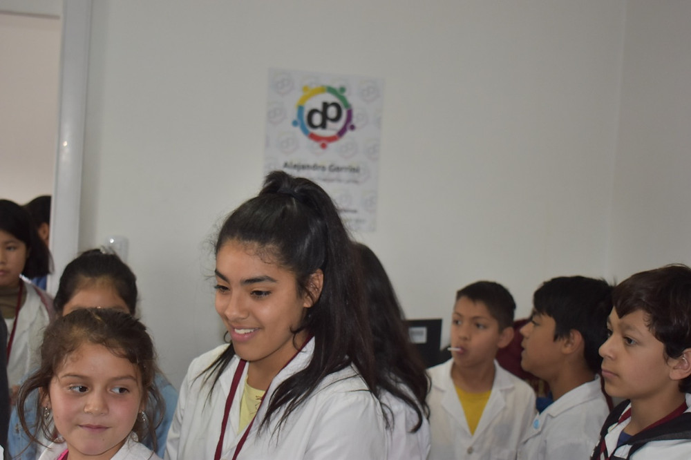 Los niños y las niñas visitaron la Defensoría del Pueblo, en donde, Alejandro Gorrini, les explicó las funciones y la metodología de trabajo del organismo.