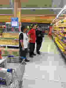 El Defensor del Pueblo de Lanús recorrió los supermercados principales del municipio para relevar los precios y abastecimiento de productos de la canasta básica