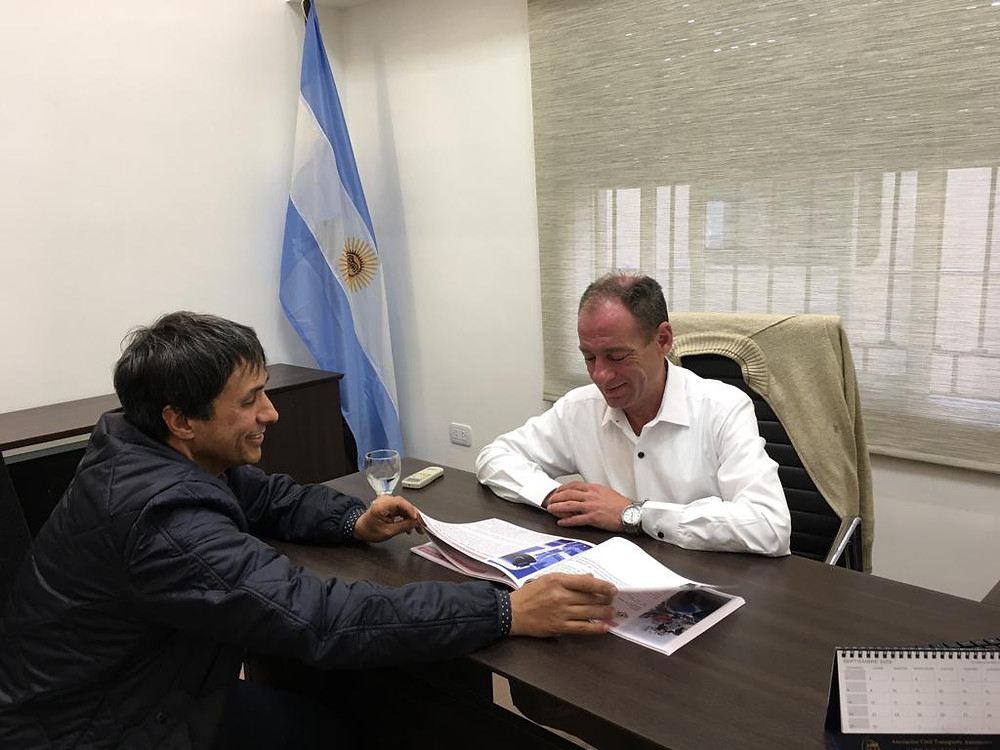 Alejandro Gorrini junto al presidente del Honorable Concejo Deliberante, el Concejal Marcelo Rivas Miera