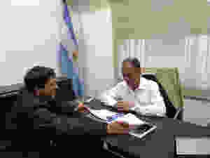 Alejandro Gorrini junto al presidente del Honorable Concejo Deliberante, el Concejal Marcelo Rivas Miera