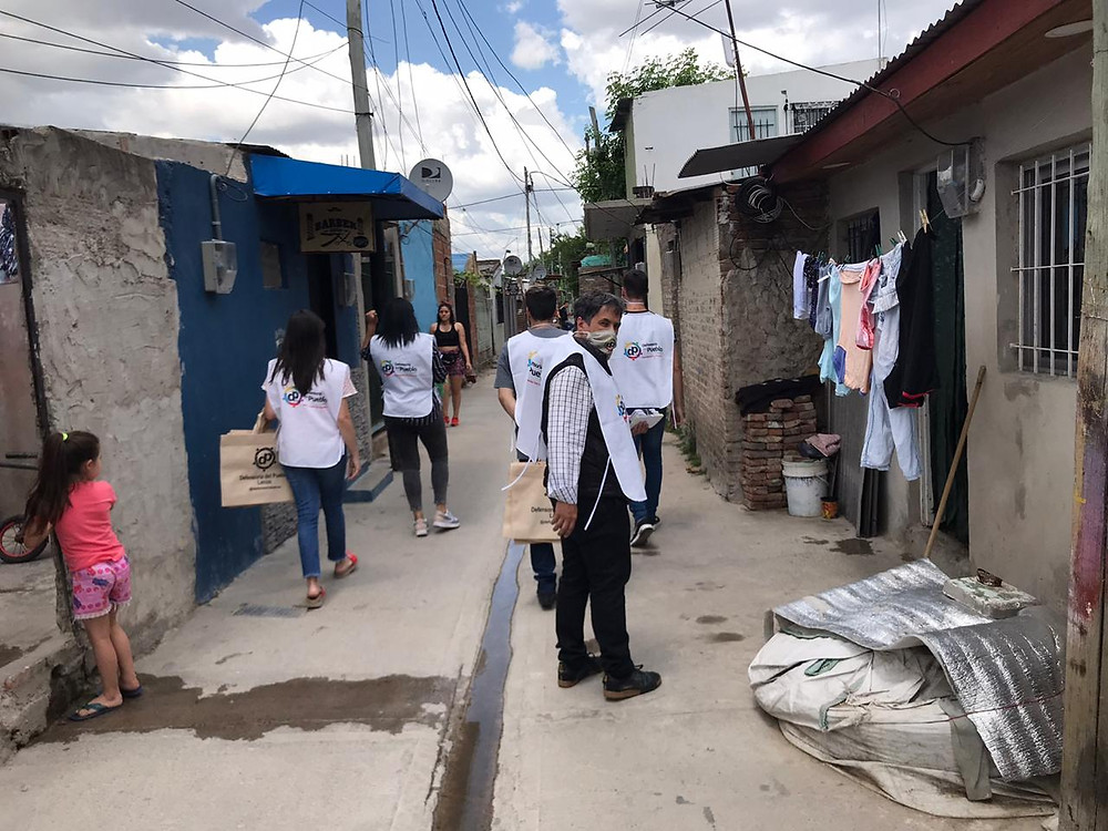 Durante la mañana de hoy, el Defensor del Pueblo de Lanús, el Dr Alejandro Gorrini junto al equipo de la Defensoría Itinerante recorrió el barrio "Los Ceibos" y atendió las consultas y reclamos de los vecinas/os del barrio.