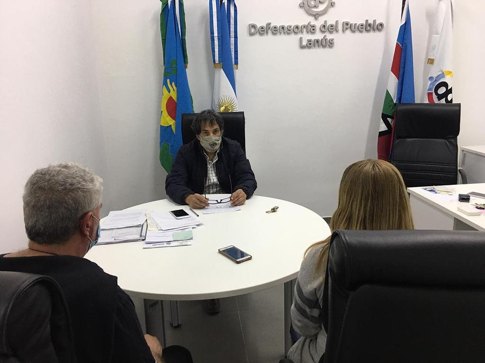 Alejandro Gorrini recibió a representantes de propietarios de transportes escolares de Lanús