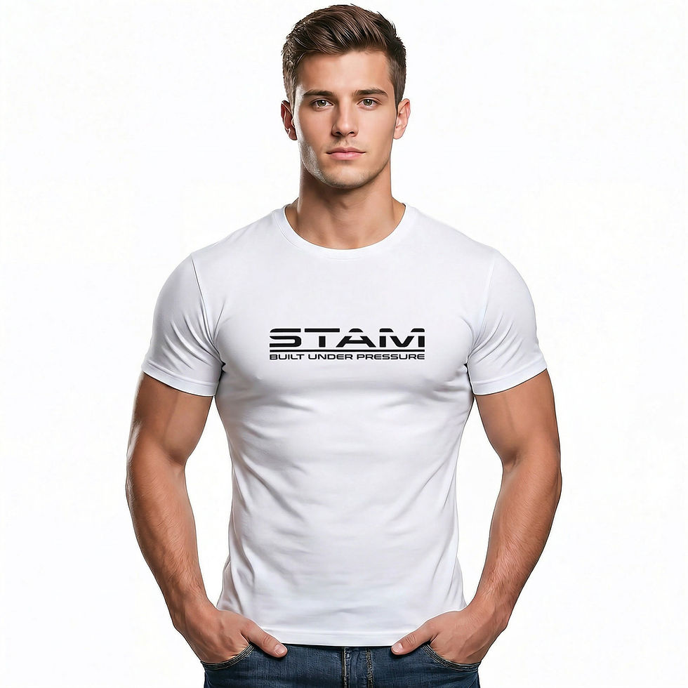Miniaturbild: Mann im Slim Fit T-Shirt Logo Built under pressure in weiß