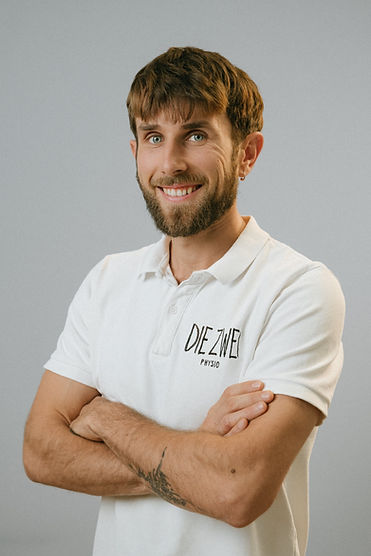 Physiotherapeut Cyrill Rasmussen der die Zwei Physiotherapie in Berlin Wilmersdorf