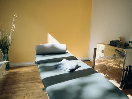 Behandlungsraum der Die Zwei Physiotherapie um ihre muskulären Verspannungen zu behandeln
