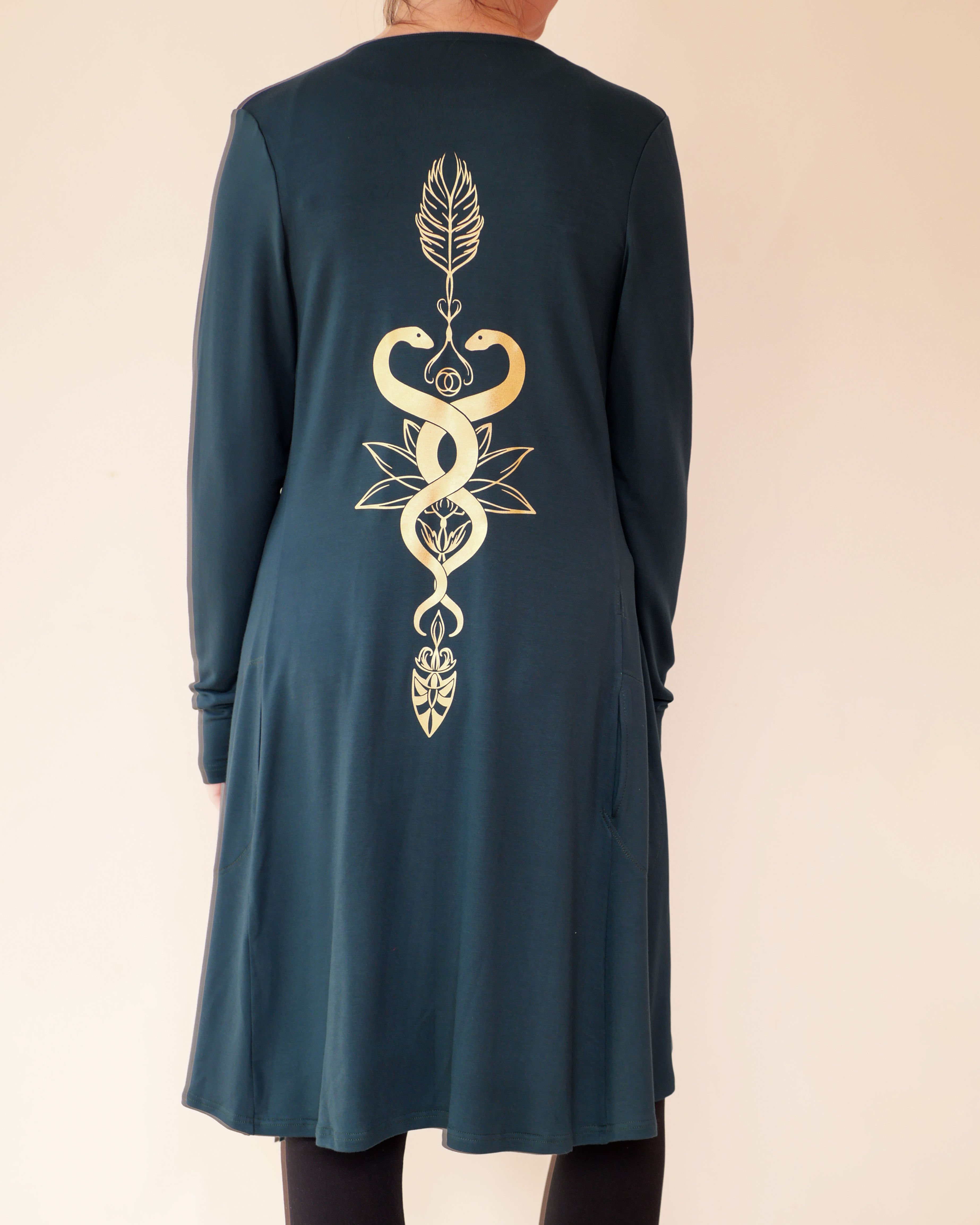 Luxusní kabátek STRÁŽCI ROVNOVÁHY - temně zelená