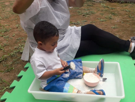 O que as crianças pequenas fazem na creche?