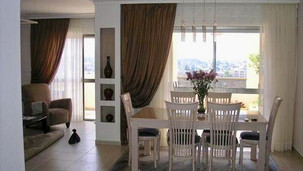 וילון כנף צדדית לפינת אוכל