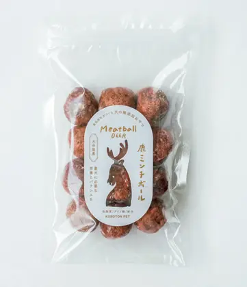 鹿肉ミンチボールのパッケージ。透明な袋に入った一口サイズのペット用無添加おやつ。