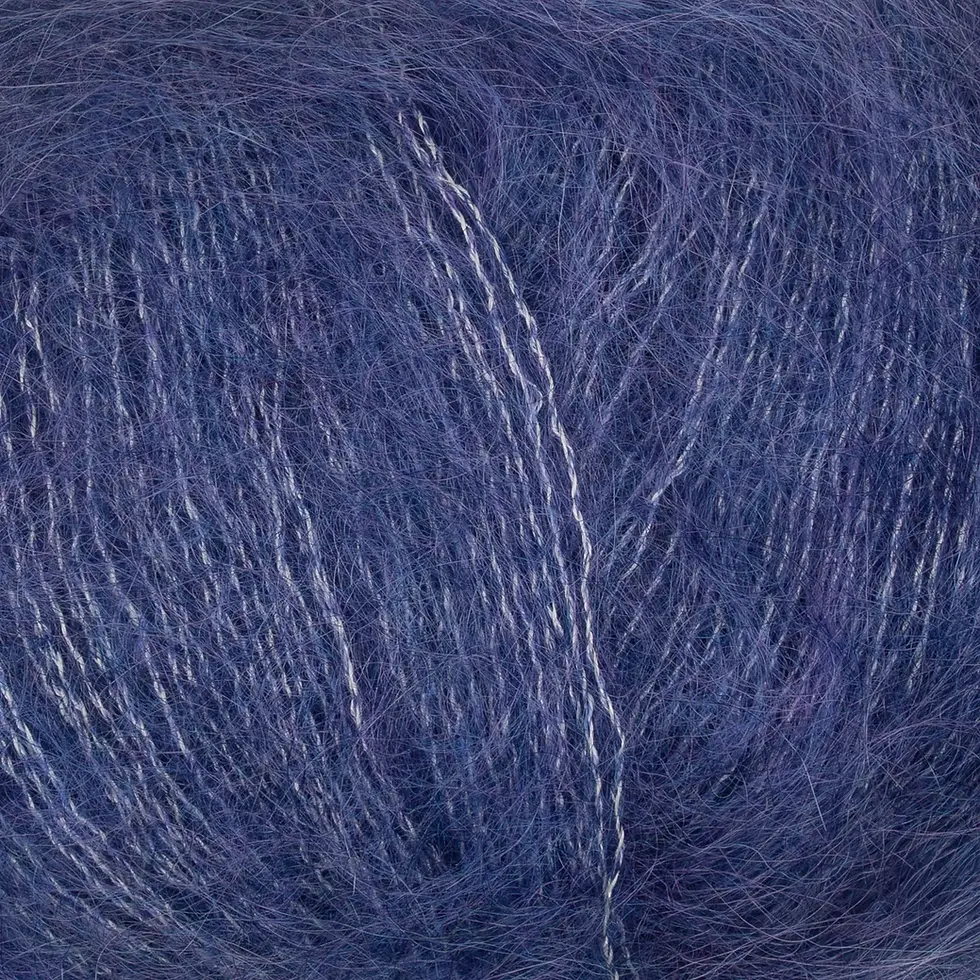 blauchangierendes Seidenmohairgarn mit zartem Flausch