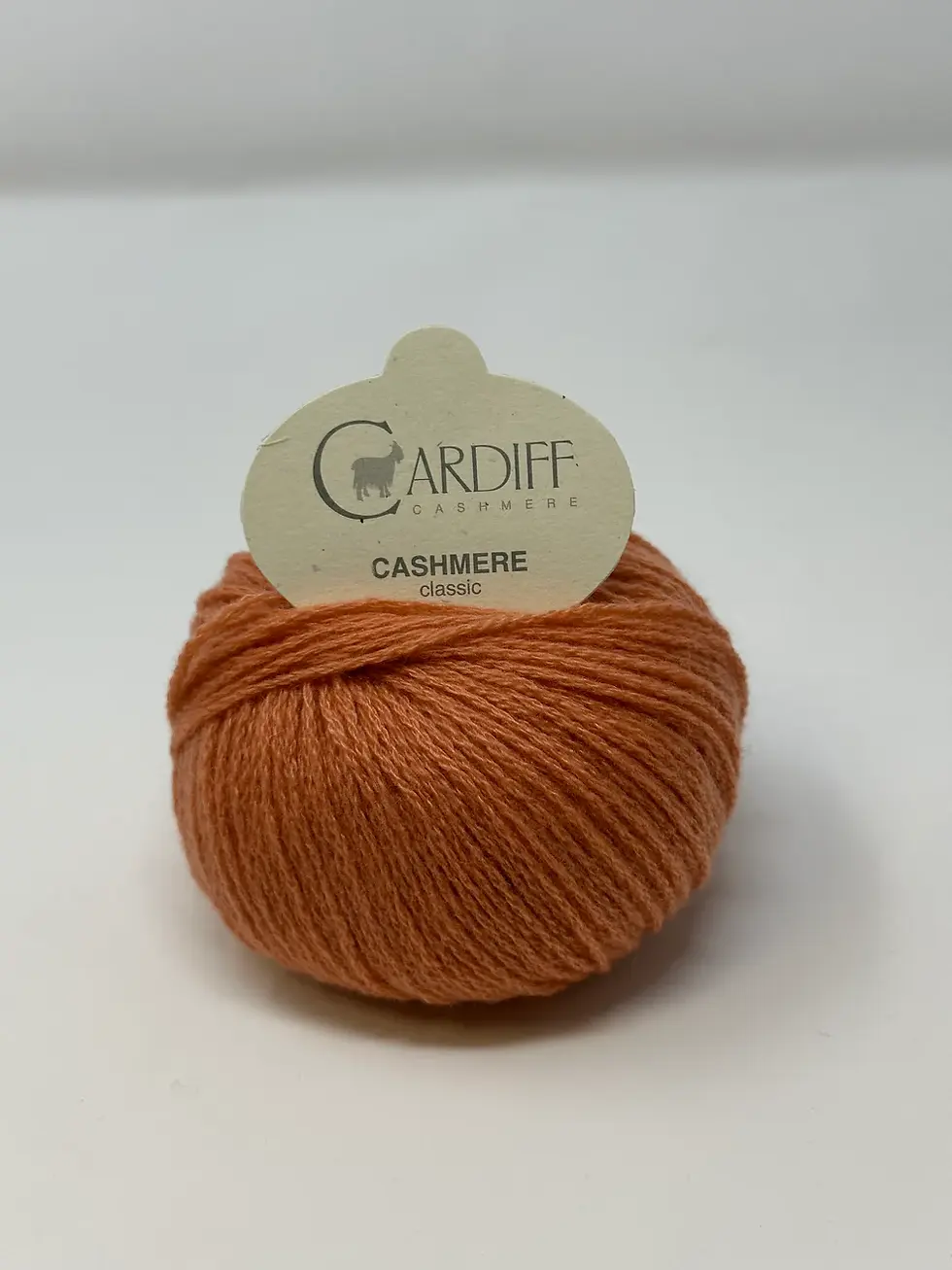 orangefarbenes Cashmeregarn von Cardiff