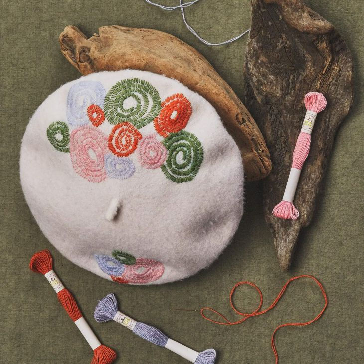 Miniaturbild: Anleitungsheft zum Besticken von Kleidung - 21 Upcycling projekte