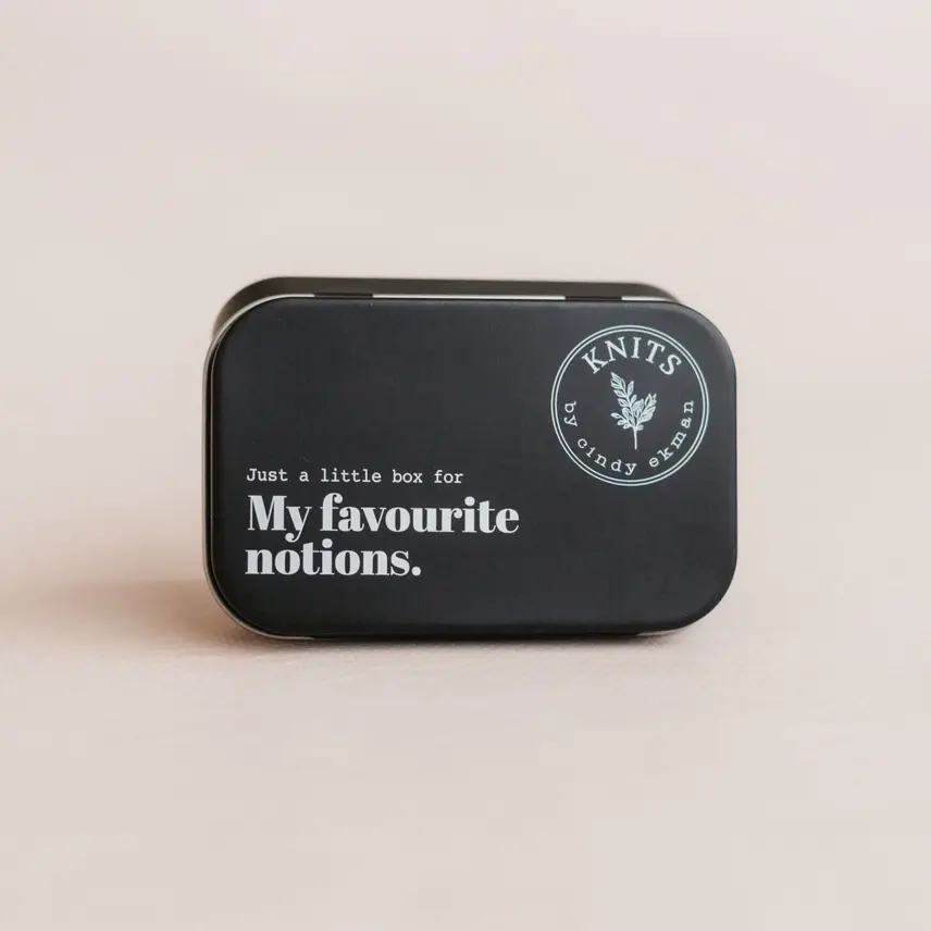 Miniaturbild: schwarze Blechdose mit weißem Schriftzug: My favourite Notions