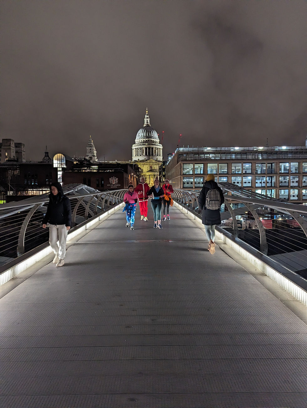 Thumbnail: Run the Thames Bridges half marathon