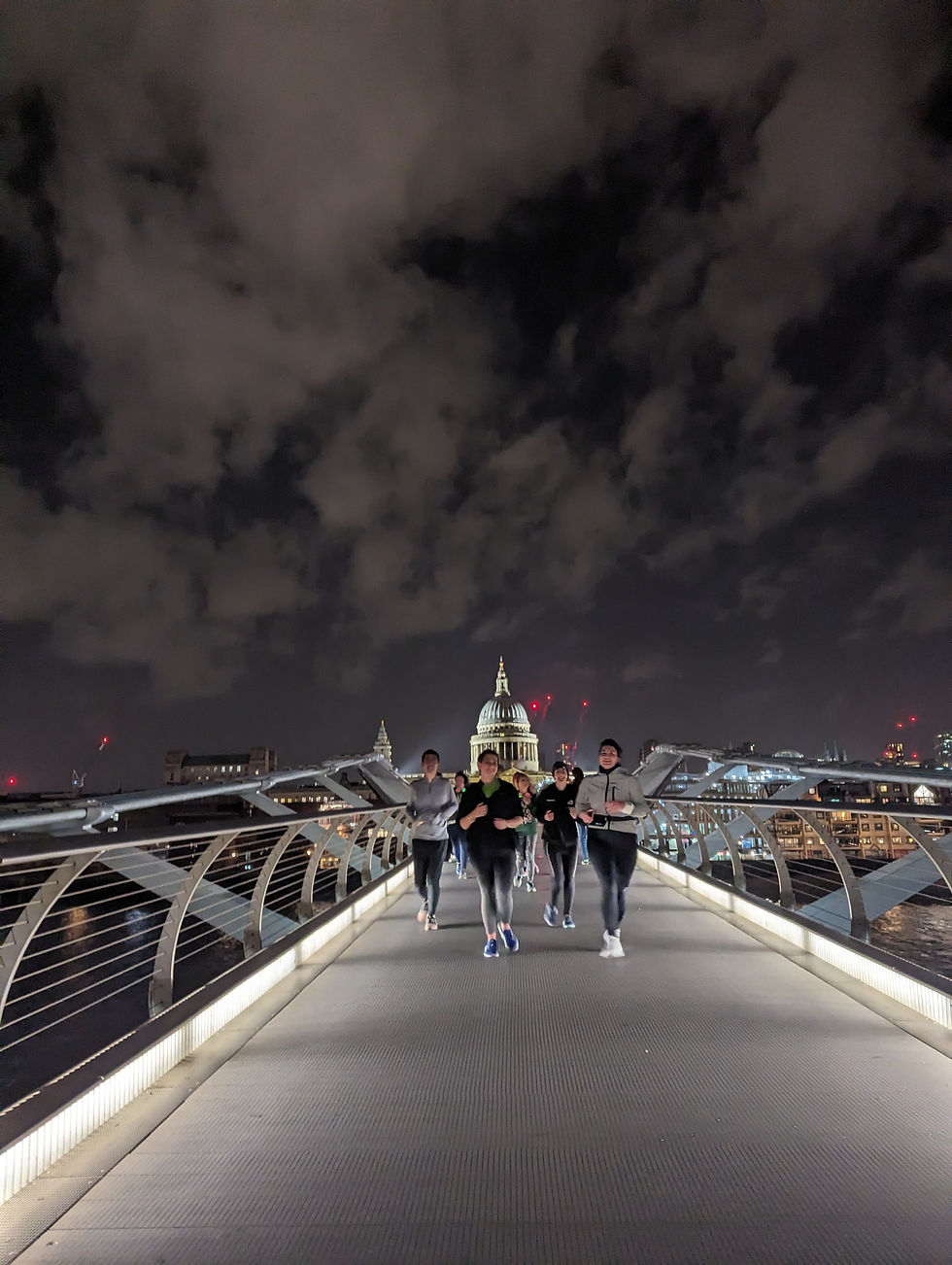Thumbnail: Run the Thames Bridges half marathon