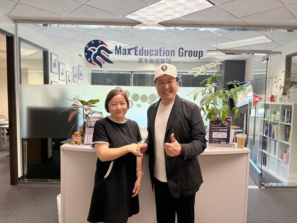 Renowned Crosstalk Comedian Weiguo Zhao Visits Max Education Group Headquarters