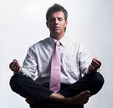 ejecutivos meditando.jpg