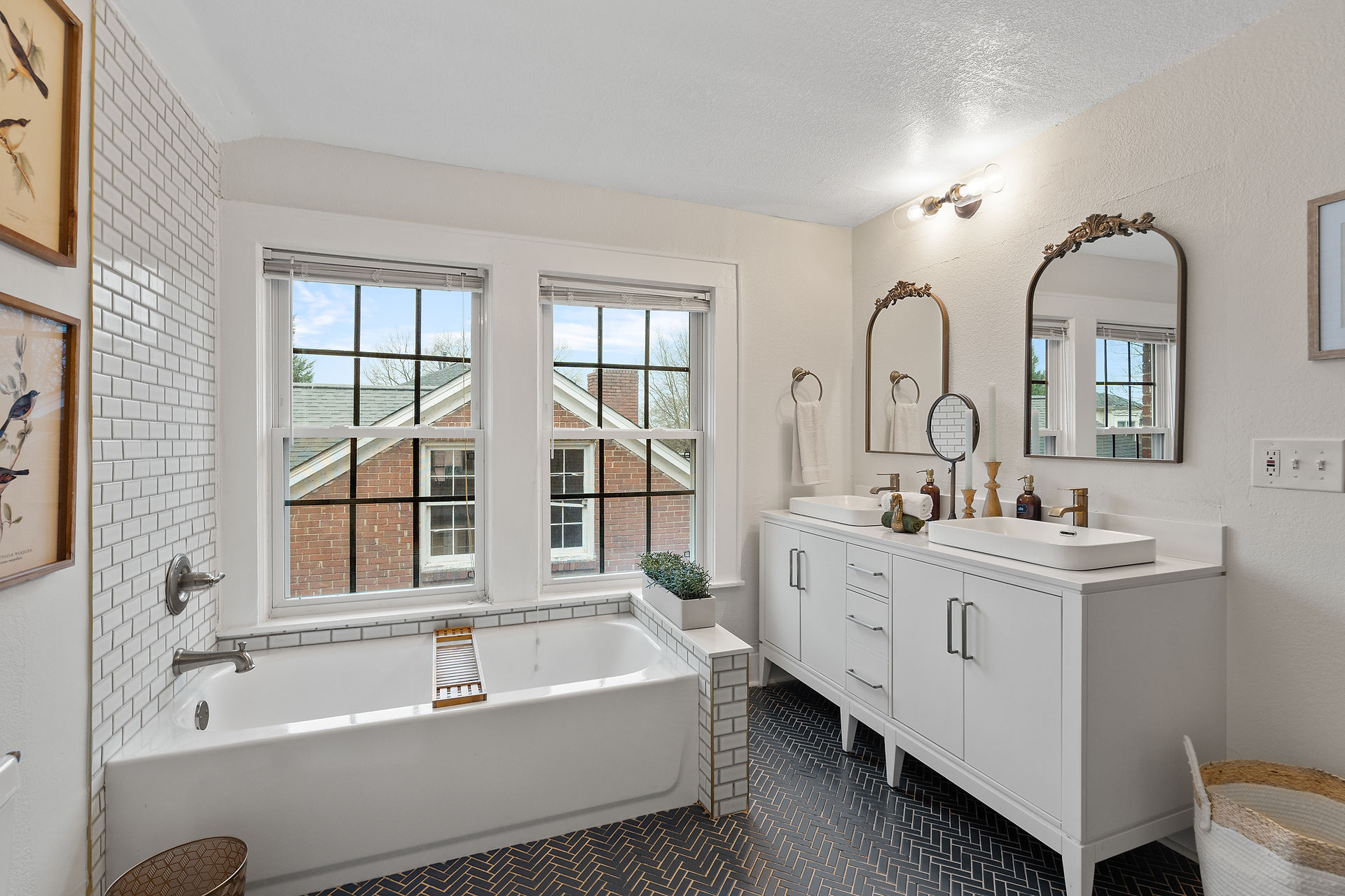 Full Bathroom with Bath Tub
