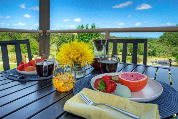 Heartstone yurt outdoor dining