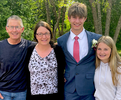 FamilyOutdoor_forSquare.jpg