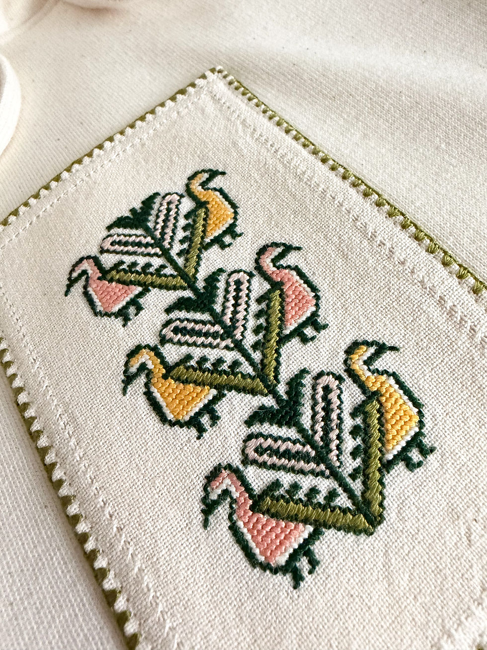 Bluză damă cu aplicație cusută integral manual cu motive inspirate de pe cămășile țărănești