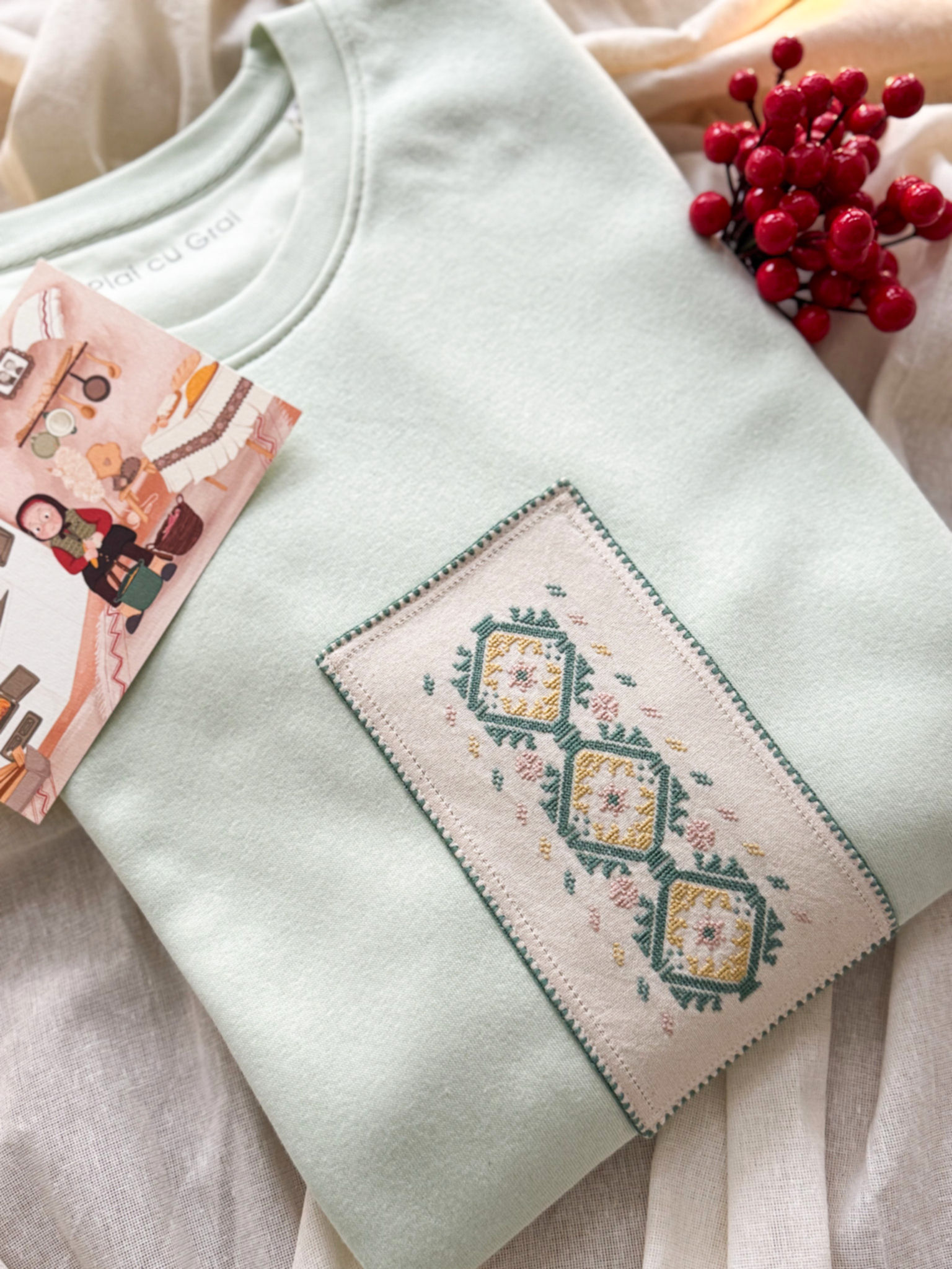 Bluză unisex cu aplicație cusută integral manual cu motive inspirate de pe cămășile țărănești