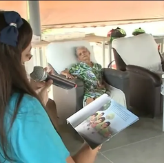 Menina de 11 anos cria projeto de leitura para idosos em Cajazeiras, no Sertão da Paraíba