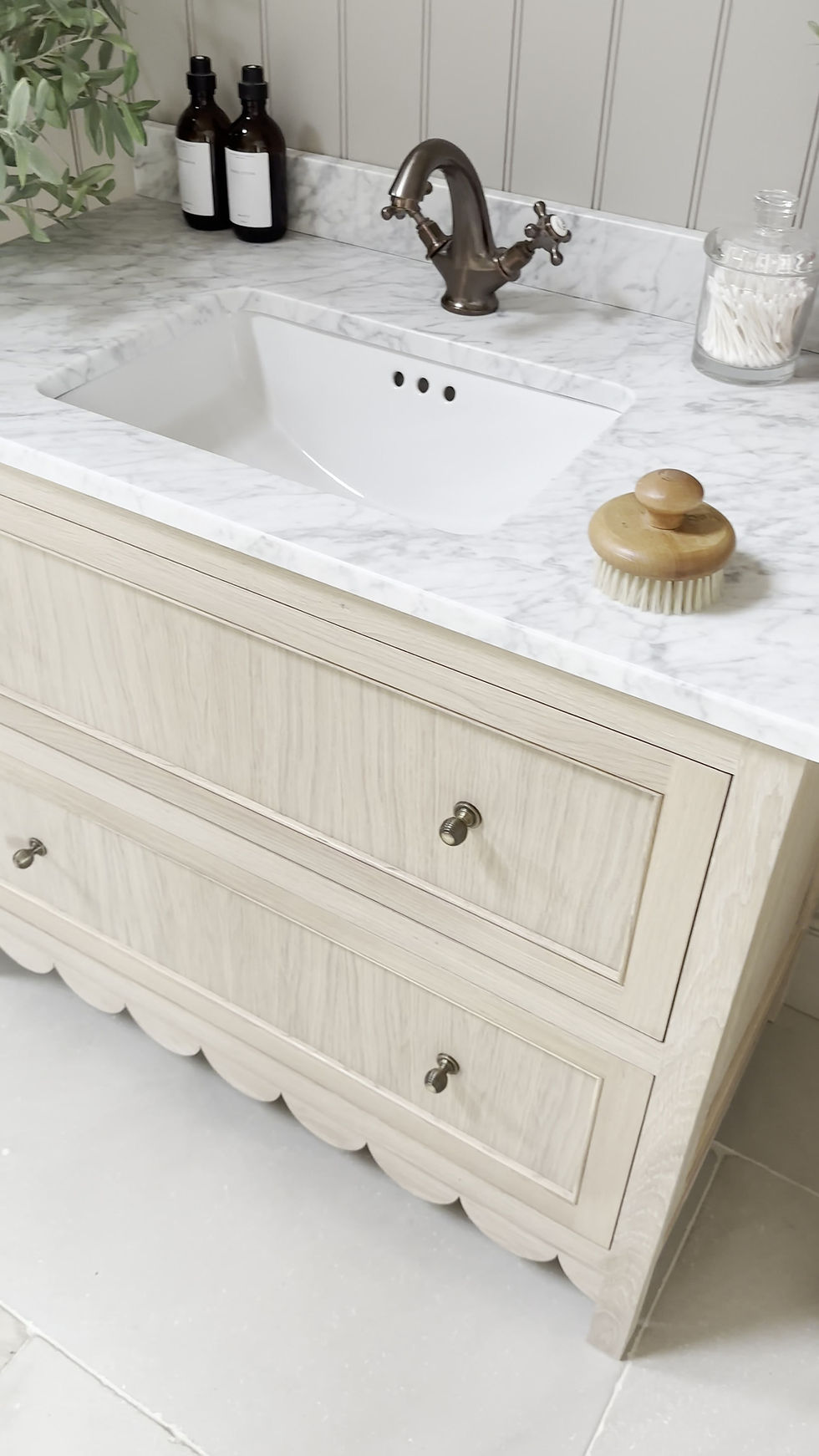 Thumbnail: THE SNOWSHILL