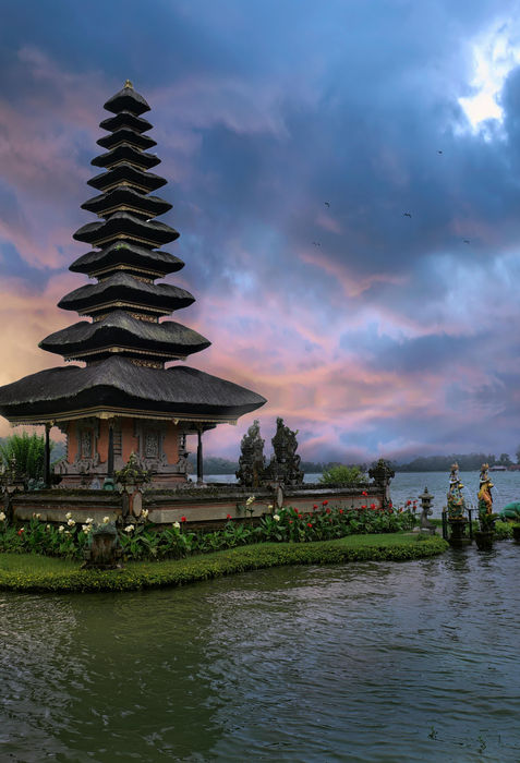 Stunning Ulun Danu Temple at sunset, Bali