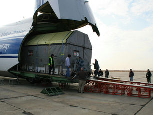Air freight offers speed and security, making it the ideal choice for time-sensitive, high-value shipments.