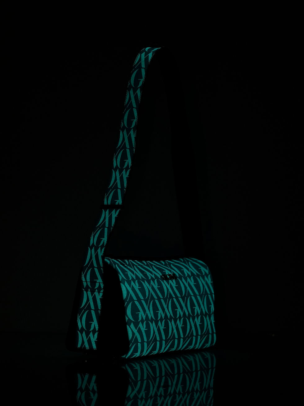 Küçük resim: GLOWS RIGEL - RED (Deri Silindir Çanta)