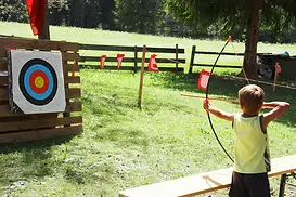 blond-hair-kid-playing-archery-children-summer-games-74855985.webp