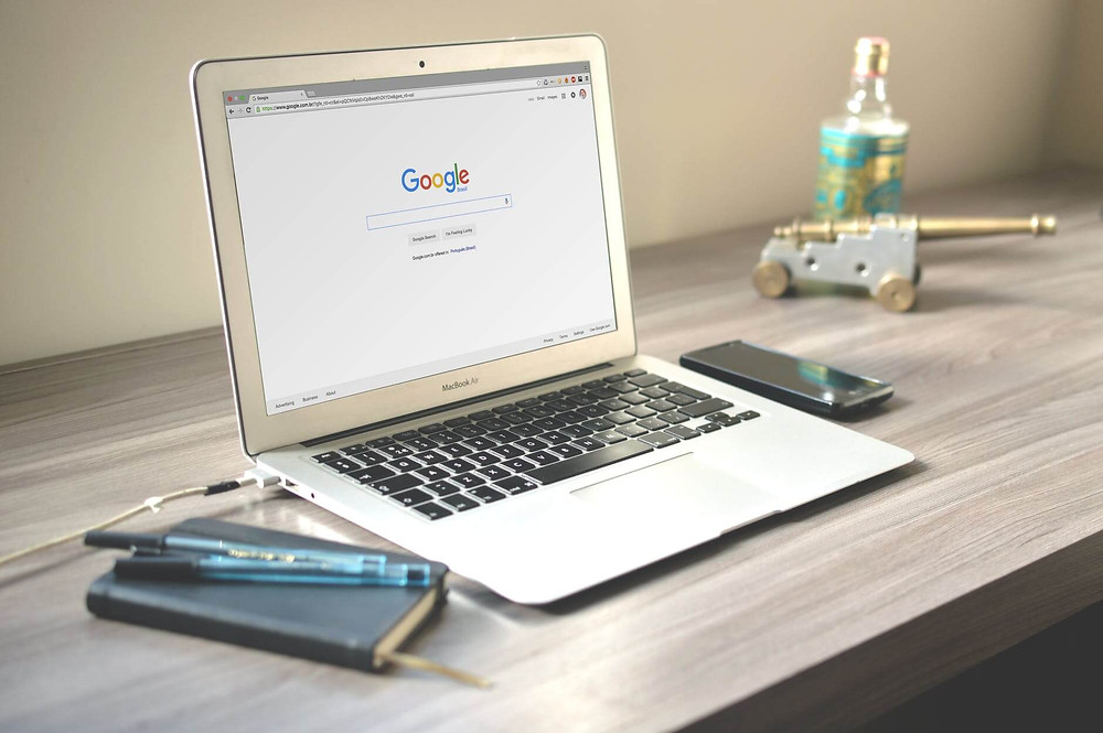 computer portatile con home page google