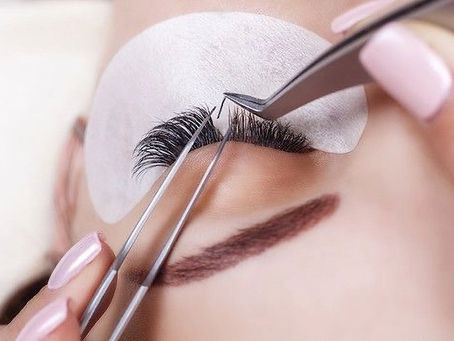 Lash artist training at Lash Scouts Academy in Miami while learning about lash technician income potential, pricing, and career growth in the Miami beauty industry.