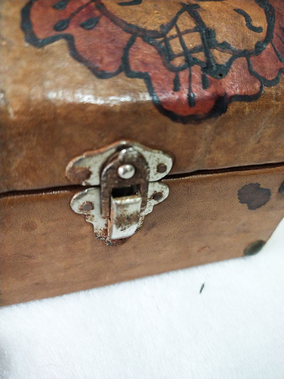 Miniatura: Caixinha místicaem couro