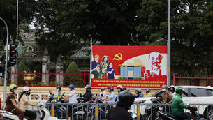 TPHCM: Ngập tràn sắc đỏ, cờ hoa, hân hoan chào mừng Đại hội Đại biểu Đảng bộ TPHCM