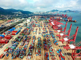 Vietnam recorded a trade surplus of 10.6 billion USD in the eleventh months