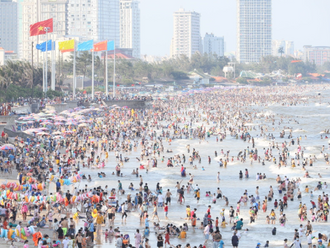 Vietnam's tourism thrives amidst five-day holiday rush