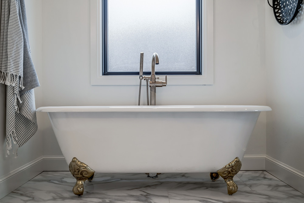 House of Rad Modern Farmhouse Clawfoot Tub with Gold Vintage Legs