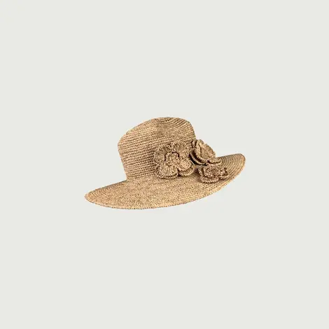 Chapeau style panama authentique en fibre beige, look estival intemporel