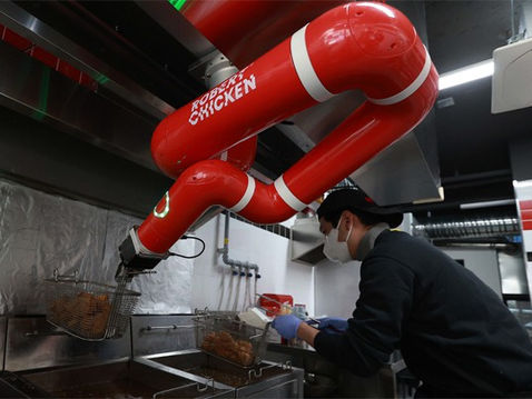 치킨집 주방까지 넘보는 로봇 ...알바 일자리부터 사라진다